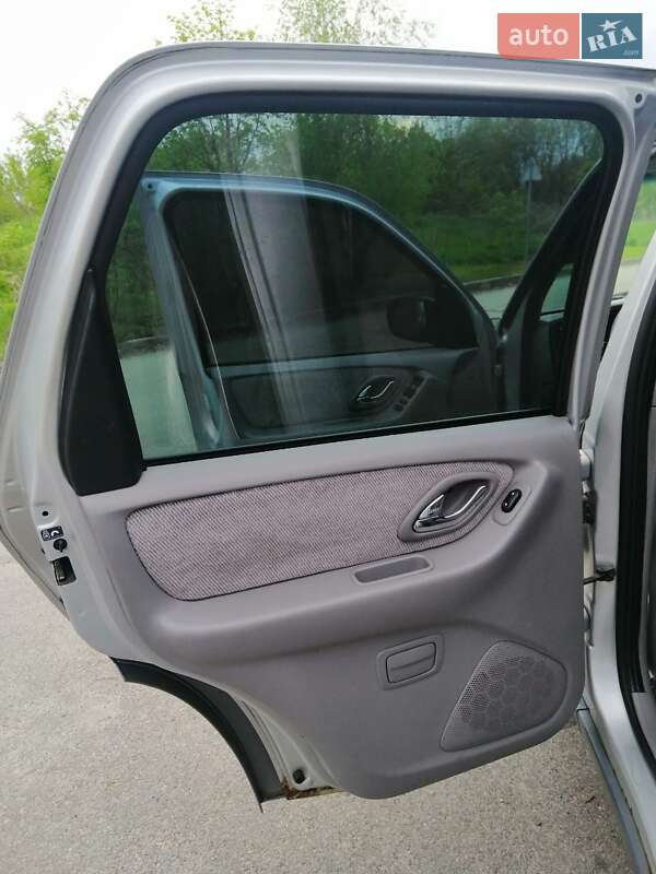 Внедорожник / Кроссовер Mazda Tribute 2002 в Ирпене