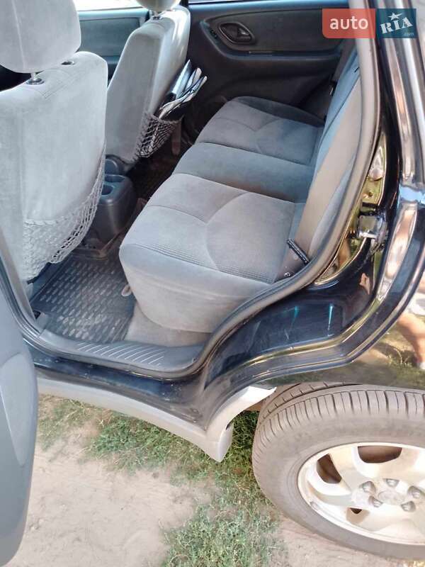 Внедорожник / Кроссовер Mazda Tribute 2003 в Черкассах