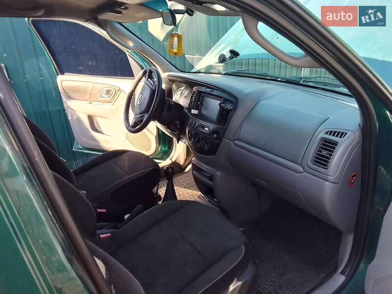 Внедорожник / Кроссовер Mazda Tribute 2001 в Остроге