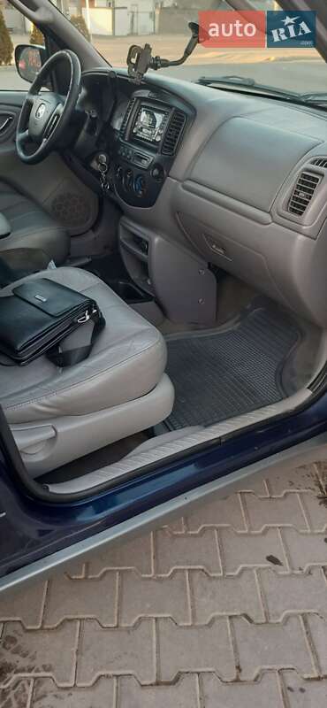 Внедорожник / Кроссовер Mazda Tribute 2002 в Черновцах