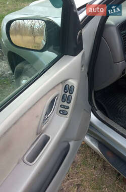 Позашляховик / Кросовер Mazda Tribute 2001 в 