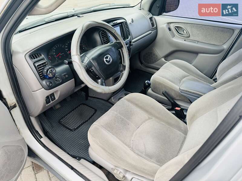 Внедорожник / Кроссовер Mazda Tribute 2001 в Белогородке