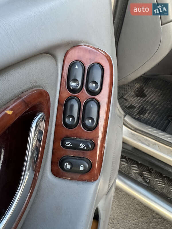 Внедорожник / Кроссовер Mazda Tribute 2002 в Первомайске