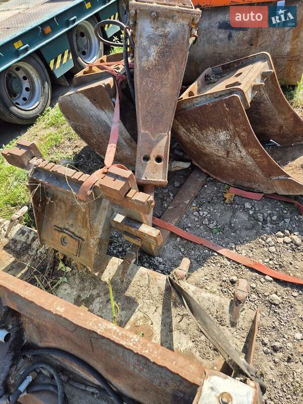 Колесный экскаватор Mecalac 12MXT 2011 в Бучаче фото 12 Колесный экскаватор Mecalac 12MXT 2011 в Бучаче