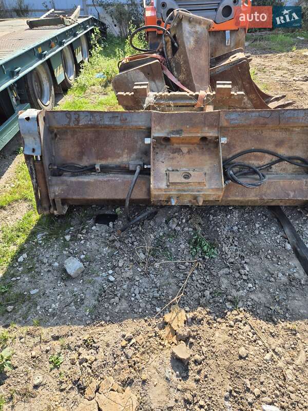 Колесный экскаватор Mecalac 12MXT 2011 в Бучаче фото 15 Колесный экскаватор Mecalac 12MXT 2011 в Бучаче