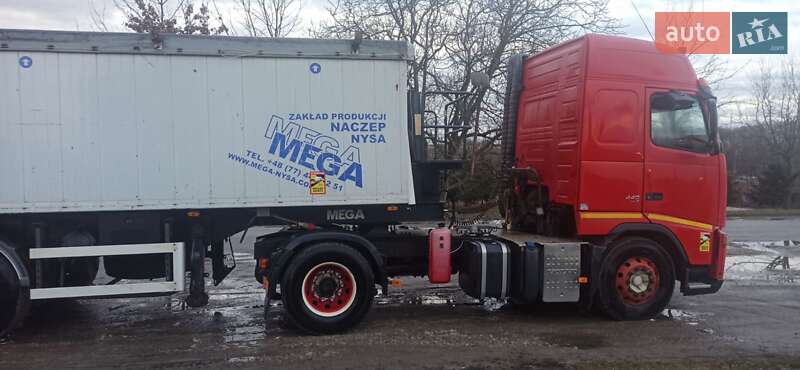 Зерновоз - напівпричіп MEGA MNW 2007 в Волочиську