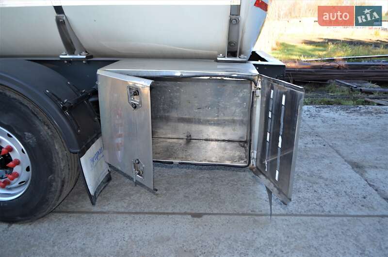 Цистерна полуприцеп Menci SA 2007 в Львове