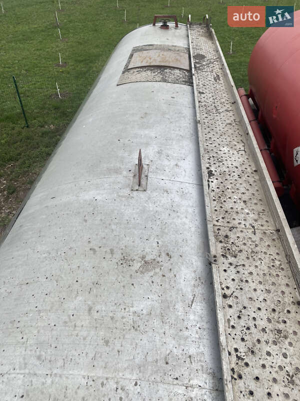 Цистерна полуприцеп Menci SL 1996 в Ромнах