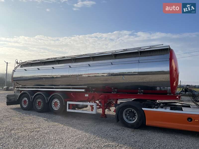 Цистерна полуприцеп Menci SL 2003 в Виннице