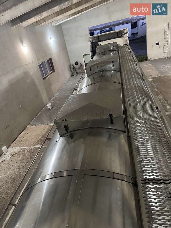 Цистерна напівпричіп Menci SL 1995 в Ужгороді