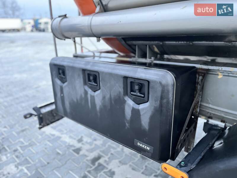 Цистерна полуприцеп Menci SL 1995 в Черновцах