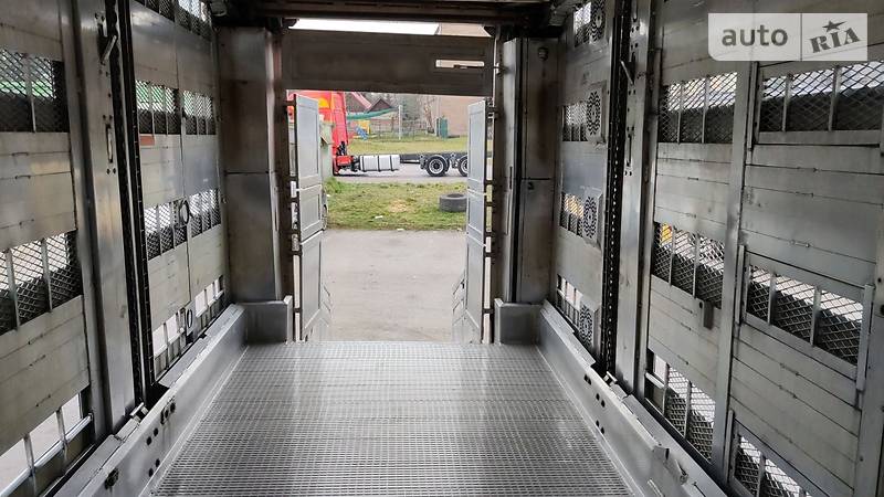 Для перевезення тварин - напівпричіп Menke 324 2007 в Радомишлі
