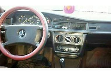 Седан Mercedes-Benz 190 1990 в 