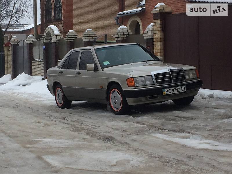 Седан Mercedes-Benz 190 1990 в 