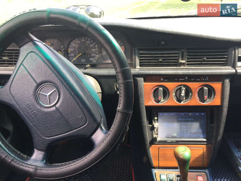 Седан Mercedes-Benz 190 1984 в Бережанах