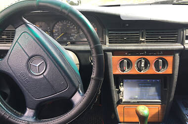 Седан Mercedes-Benz 190 1984 в Бережанах