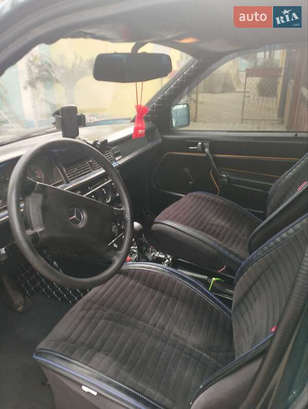 Седан Mercedes-Benz 190 1984 в Одессе