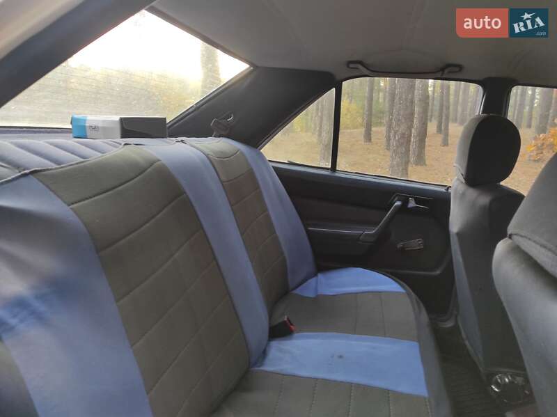 Седан Mercedes-Benz 190 1984 в Житомире