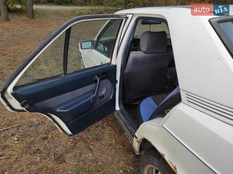 Седан Mercedes-Benz 190 1984 в Житомире