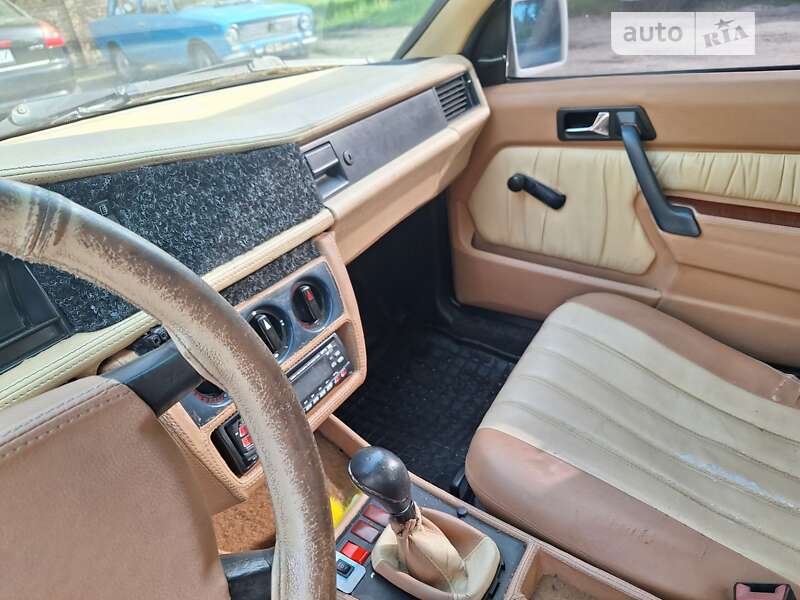 Седан Mercedes-Benz 190 1984 в Черновцах