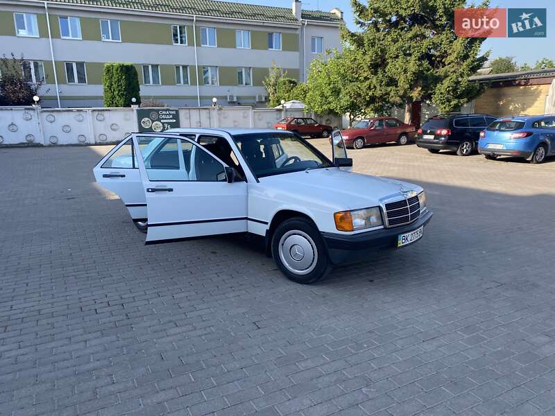 Седан Mercedes-Benz 190 1988 в Ровно