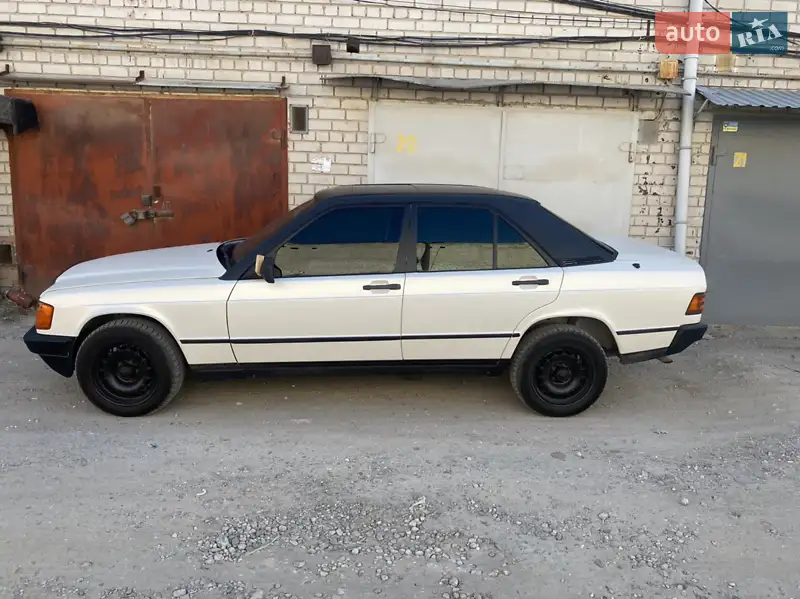 Mercedes-Benz 190 1985