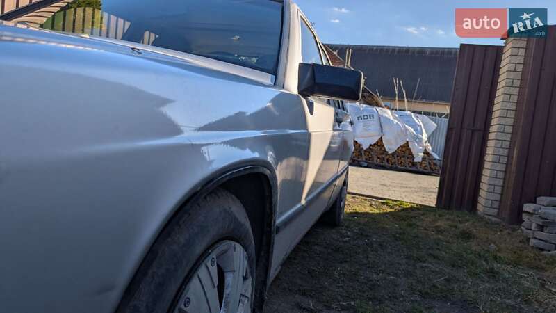 Седан Mercedes-Benz 190 1988 в Золочеві
