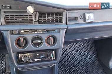 Седан Mercedes-Benz 190 1987 в 
