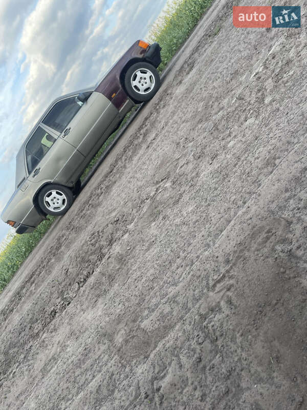 Седан Mercedes-Benz 190 1986 в Миронівці
