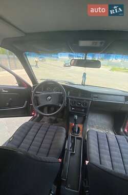 Седан Mercedes-Benz 190 1983 в 