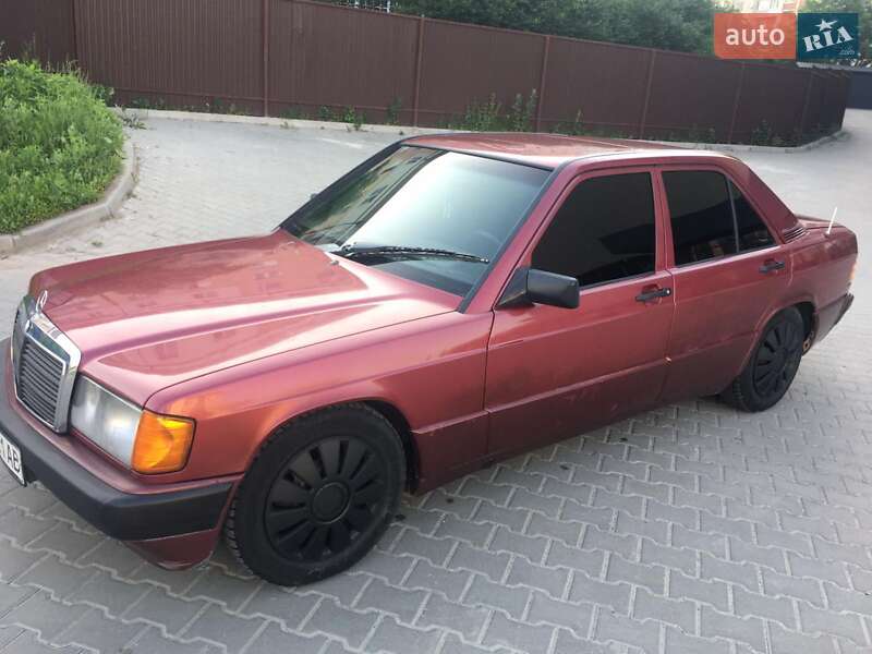 Седан Mercedes-Benz 190 1983 в Золочеві