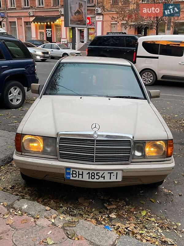 Седан Mercedes-Benz 190 1987 в 