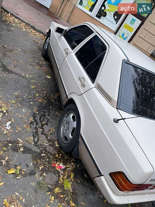 Седан Mercedes-Benz 190 1987 в Одессе