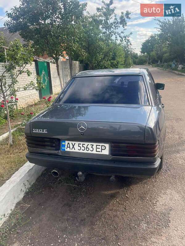 Седан Mercedes-Benz 190 1986 в Валках