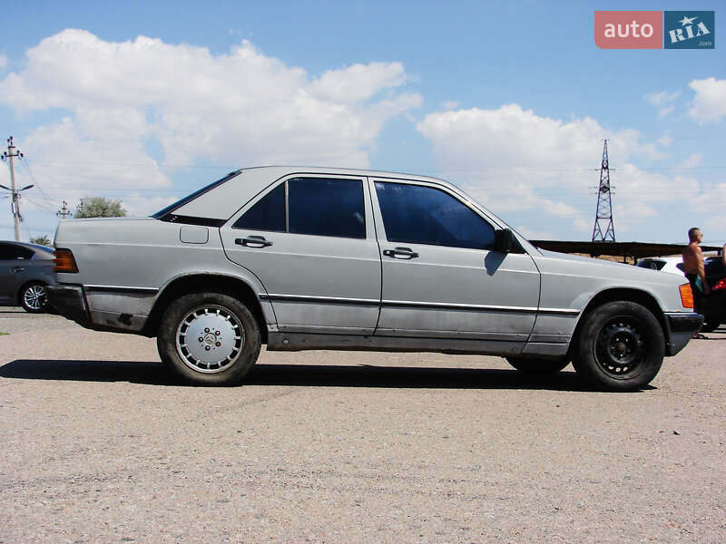 Mercedes-Benz 190 1986