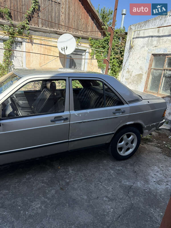 Седан Mercedes-Benz 190 1985 в Овидиополе