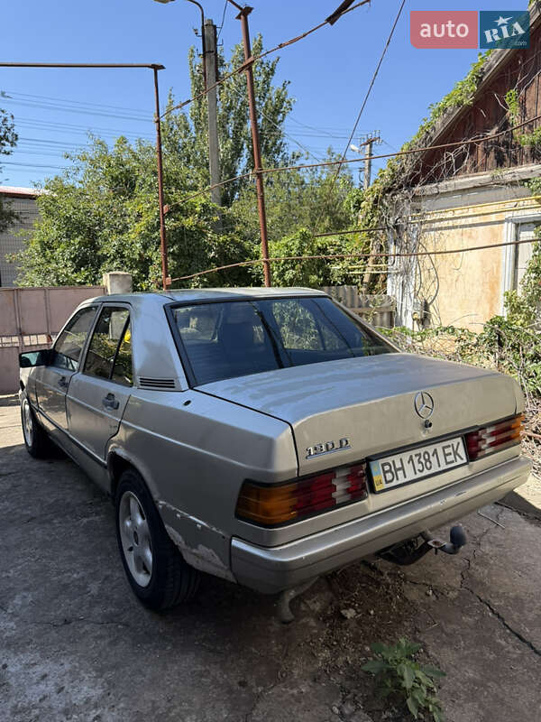 Седан Mercedes-Benz 190 1985 в Овидиополе