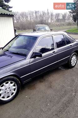 Седан Mercedes-Benz 190 1986 в Валках