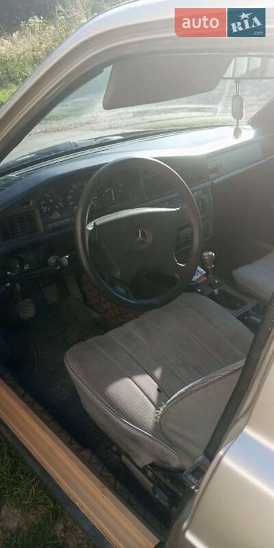 Седан Mercedes-Benz 190 1986 в Львове фото 2 Седан Mercedes-Benz 190 1986 в Львове