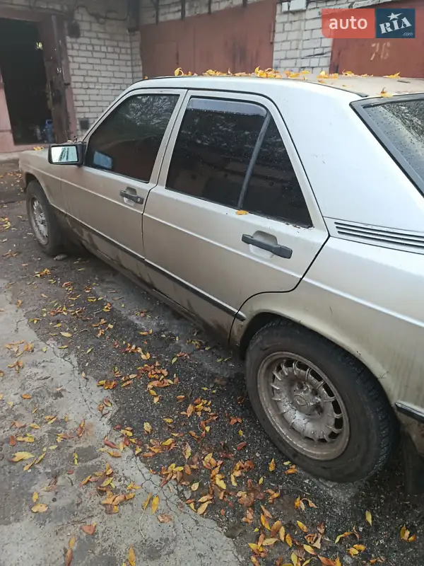 Mercedes-Benz 190 1985