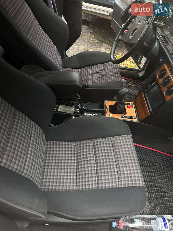 Седан Mercedes-Benz 190 1984 в Житомире фото 7 Седан Mercedes-Benz 190 1984 в Житомире