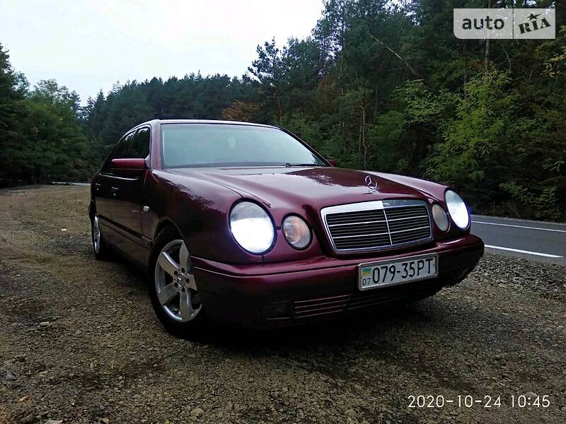 Mercedes-Benz 220 Elegance