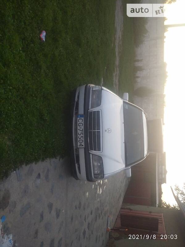 Mercedes-Benz 220