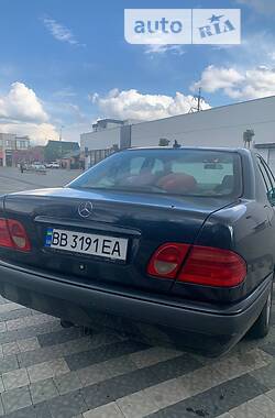 Седан Mercedes-Benz 220 1999 в Ужгороді