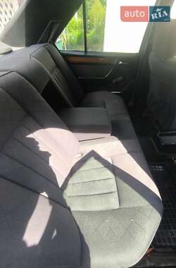 Седан Mercedes-Benz 500K 1994 в 