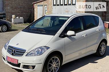 Хетчбек Mercedes-Benz A-Class 2011 в 