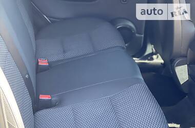 Хетчбек Mercedes-Benz A-Class 2011 в 
