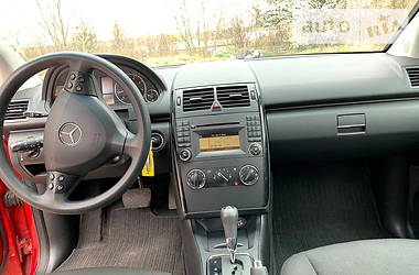 Хетчбек Mercedes-Benz A-Class 2011 в 