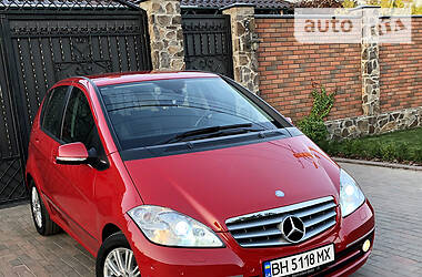 Хетчбек Mercedes-Benz A-Class 2010 в 