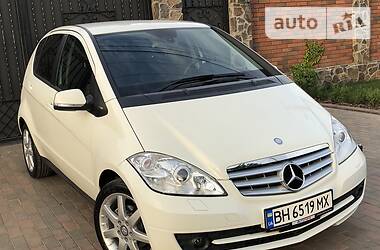 Хетчбек Mercedes-Benz A-Class 2012 в 